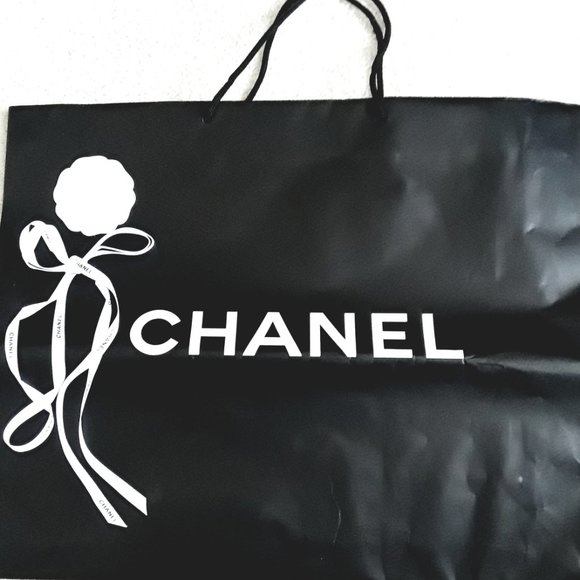 CHANEL Shopping Bag With Flower and Ribbon - Picture 3 of 5